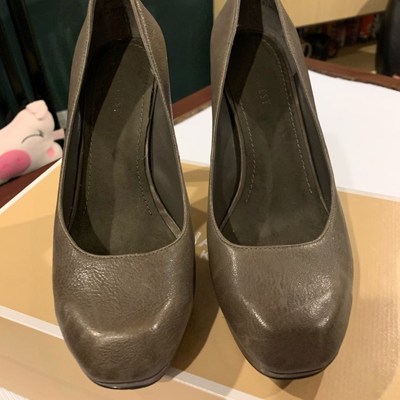 Nine West leather Taupe Coloured Heels - Picture 2 of 5